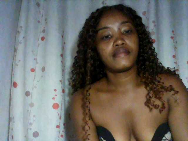 kylie11 live cam on BongaCams
