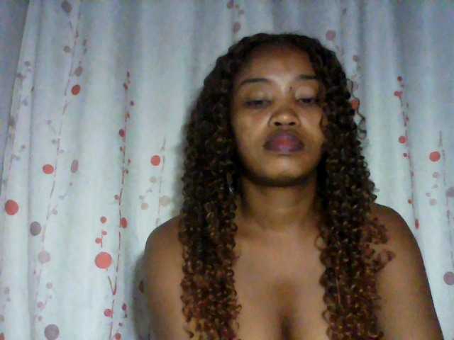 kylie11 live cam on UnifiedCams