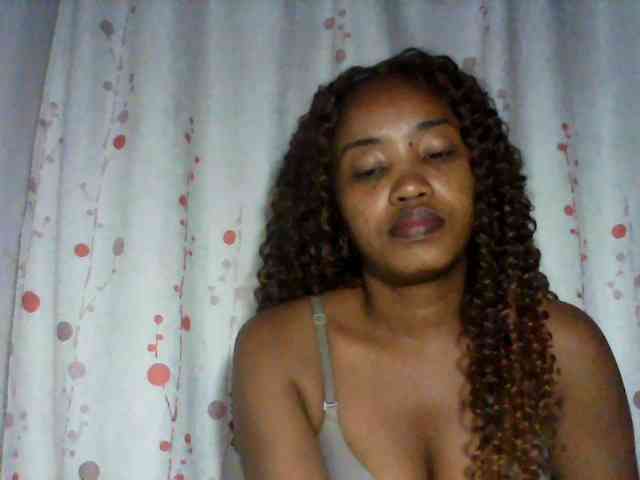 kylie11 Live Webcam on BongaCams