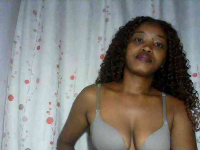 kylie11 Live Webcam on BongaCams