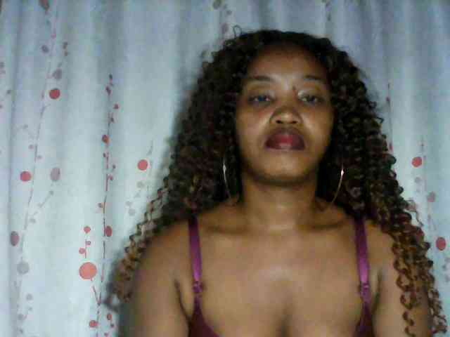 kylie11 Live Webcam on BongaCams