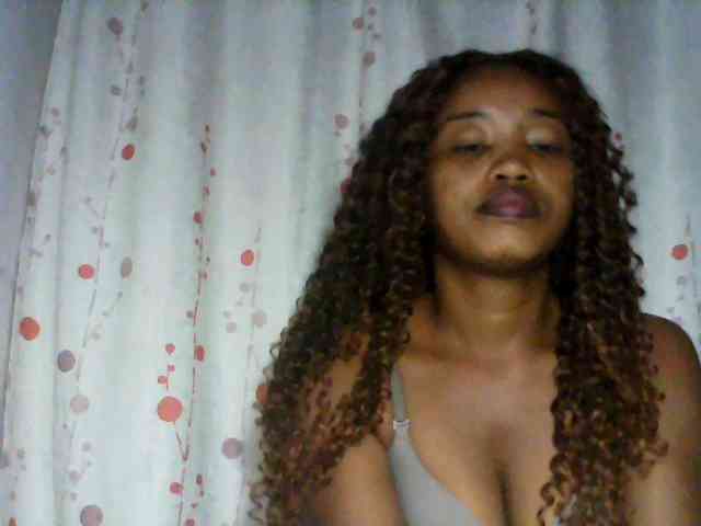 kylie11 Live Webcam on BongaCams
