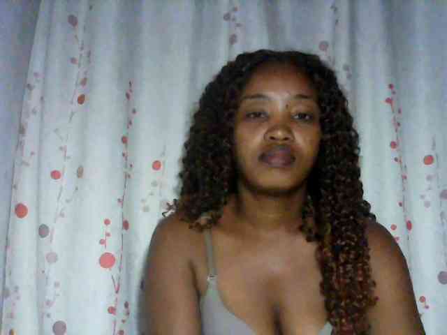 kylie11 Live Webcam on BongaCams