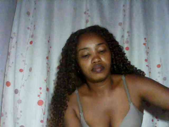 kylie11 Live Webcam on BongaCams