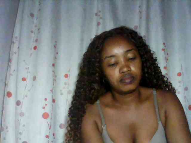 kylie11 Live Webcam on BongaCams