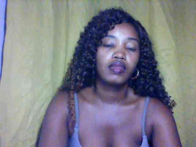 kylie11 Live Webcam on BongaCams