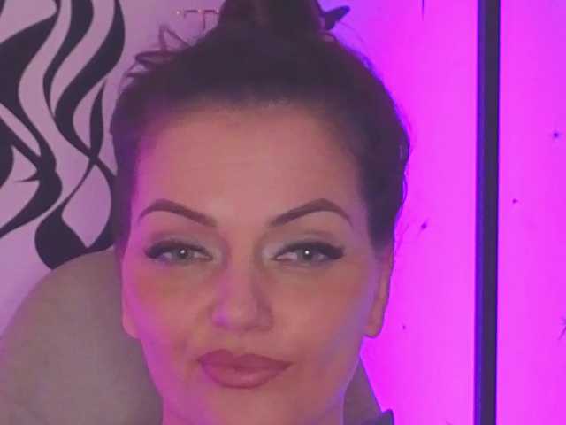 SelenaOlson live cam on BongaCams