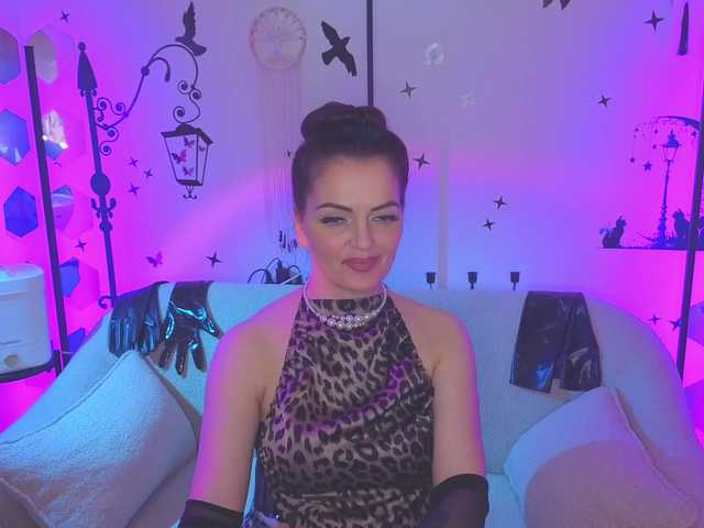 SelenaOlson live cam on BongaCams