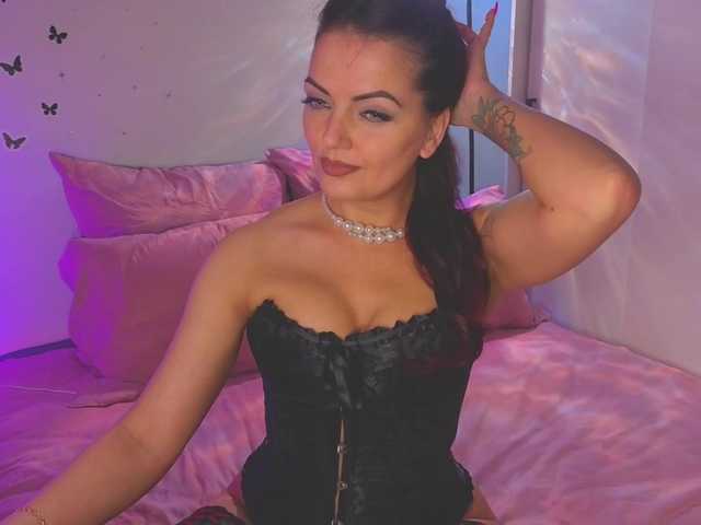 SelenaOlson live cam on BongaCams