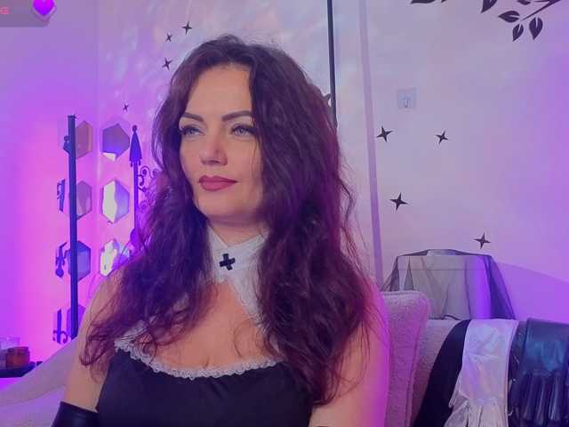 SelenaBlooms live cam preview