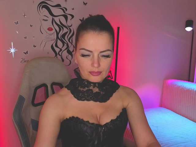 SelenaOlson live cam on BongaCams