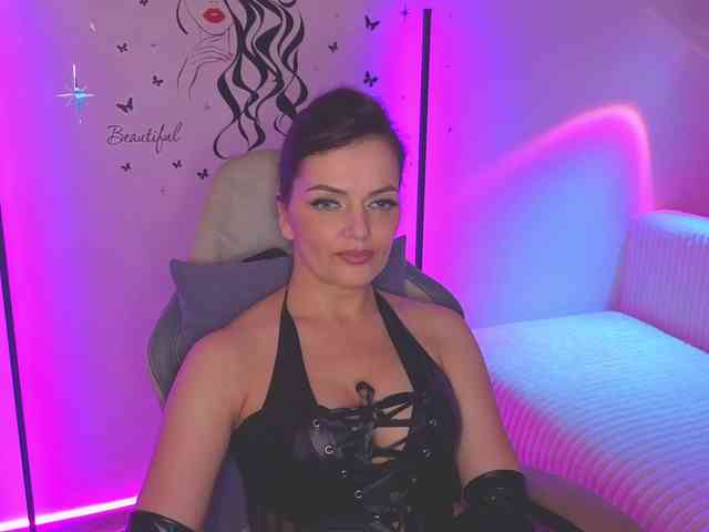 SelenaBlooms webcam