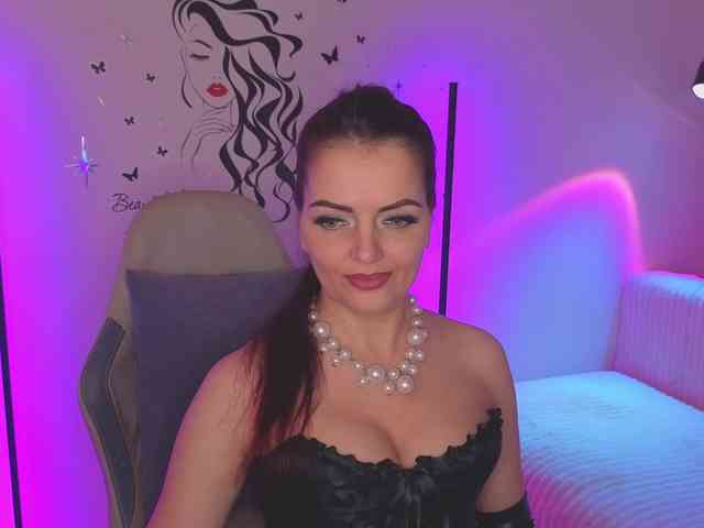 SelenaBlooms webcam