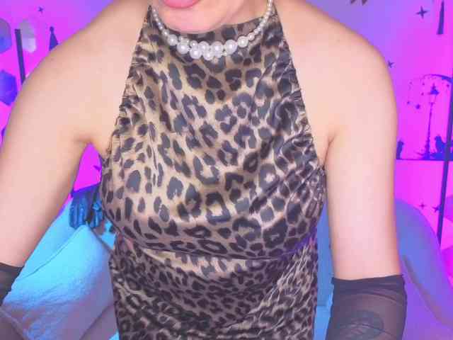 SelenaBlooms webcam