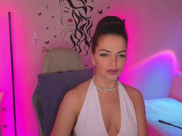 SelenaBlooms webcam
