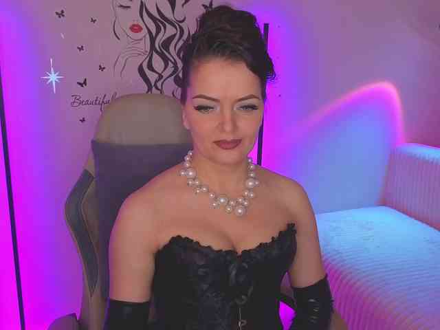 SelenaBlooms webcam