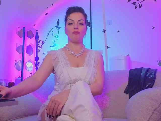 SelenaBlooms webcam