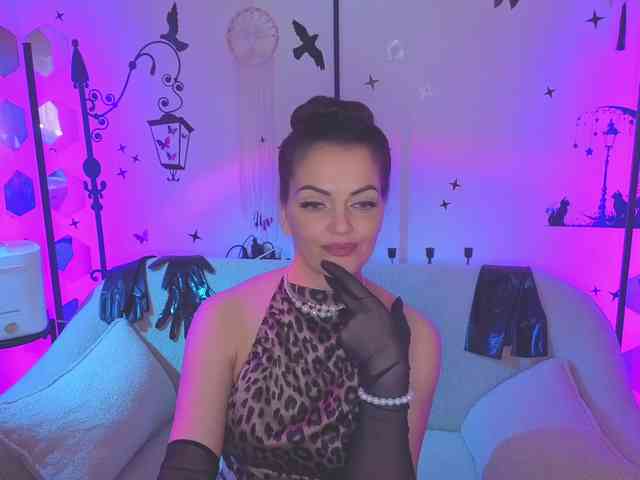 SelenaBlooms webcam