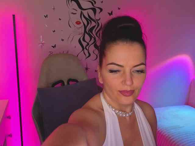 SelenaBlooms webcam