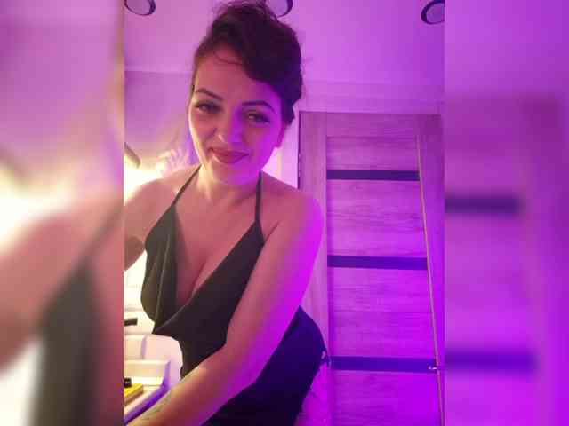 SelenaBlooms webcam