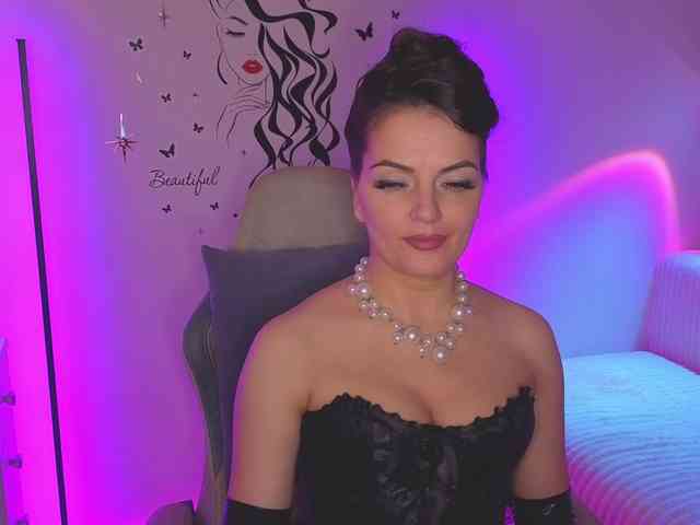 SelenaBlooms webcam