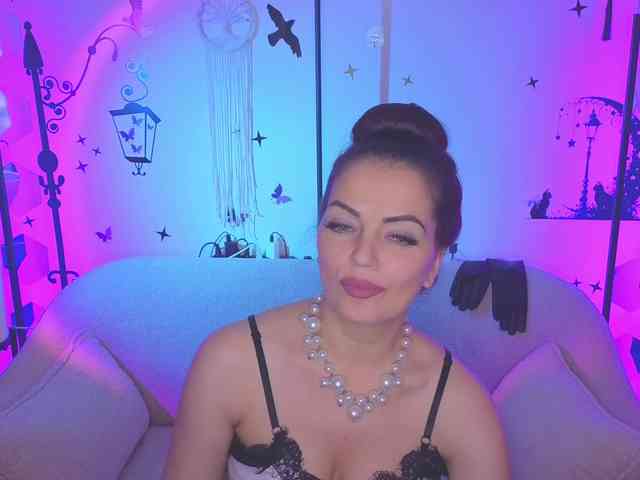 SelenaBlooms webcam