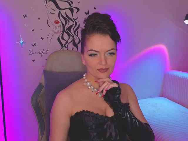 SelenaBlooms webcam