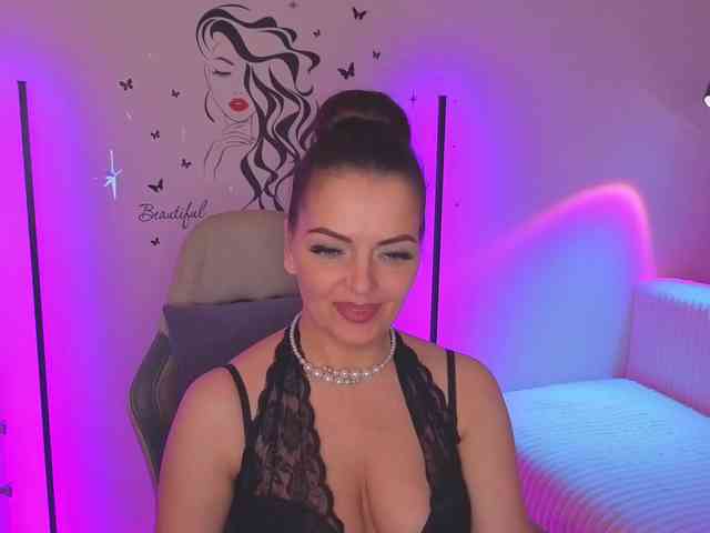 SelenaBlooms webcam
