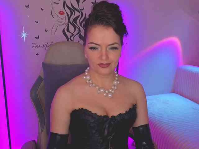 SelenaBlooms webcam