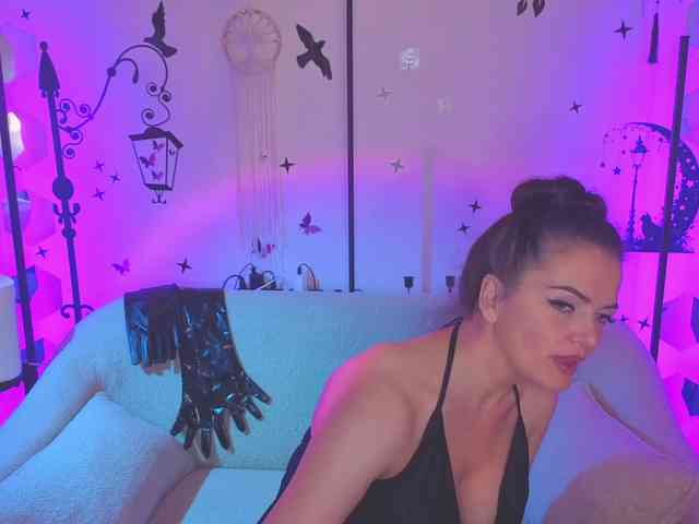 SelenaBlooms webcam