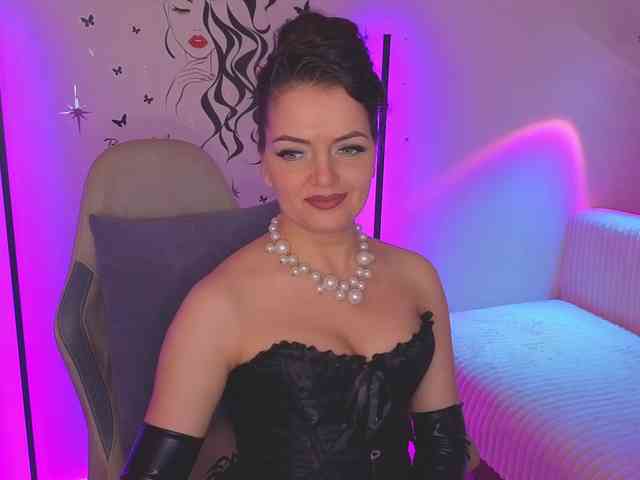 SelenaBlooms webcam