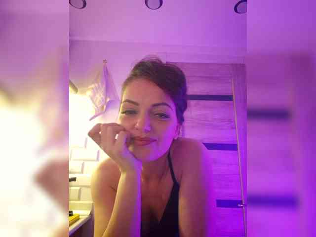 SelenaBlooms webcam