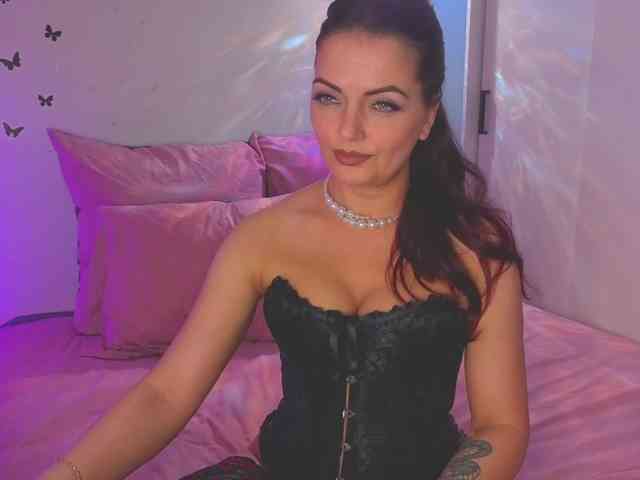 SelenaBlooms webcam