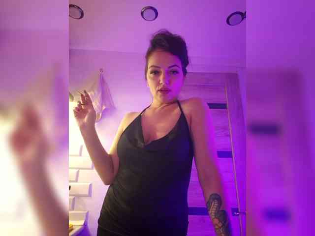 SelenaBlooms webcam