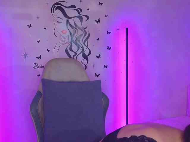 SelenaBlooms webcam