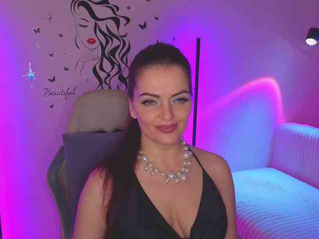 SelenaBlooms webcam