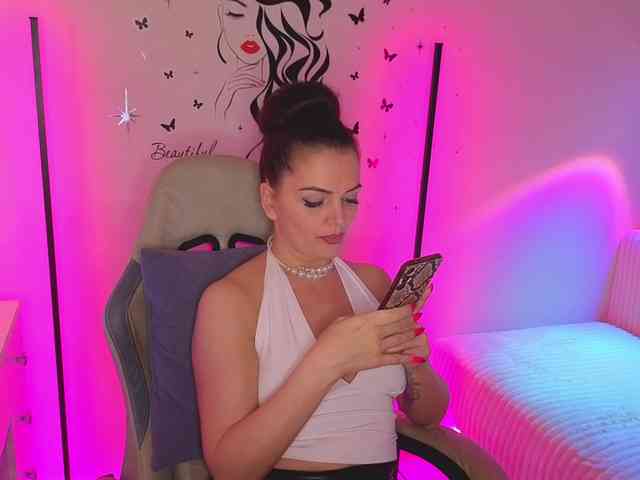 SelenaBlooms webcam