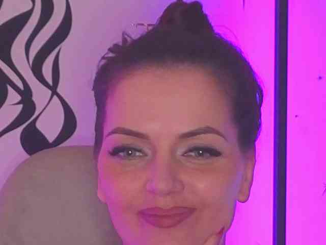 SelenaBlooms webcam