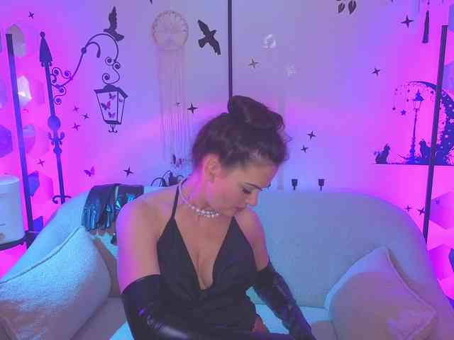 SelenaBlooms webcam