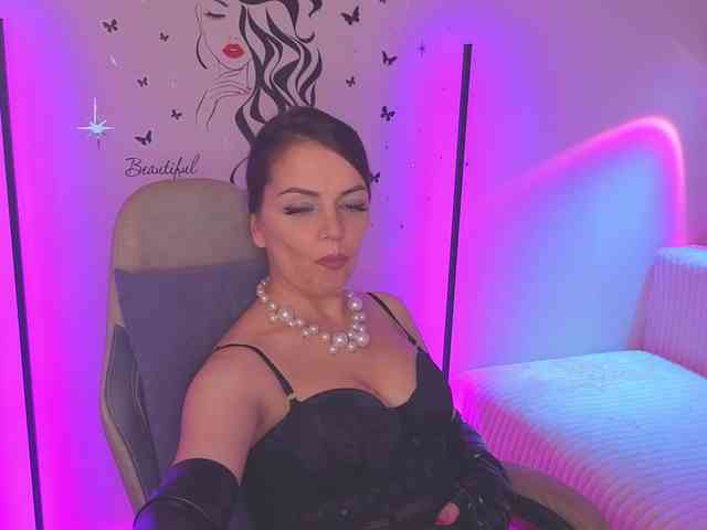 SelenaBlooms webcam