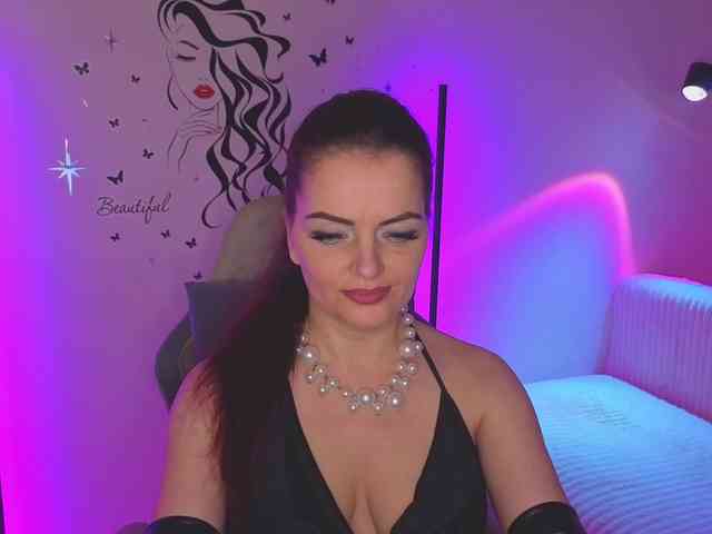 SelenaBlooms webcam