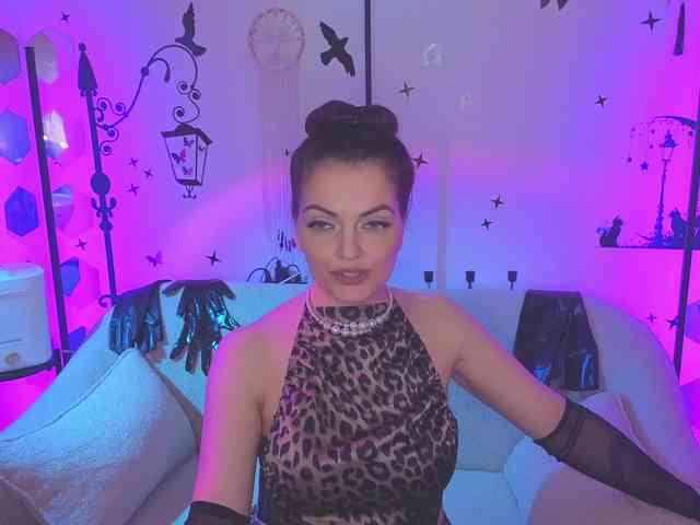 SelenaBlooms webcam