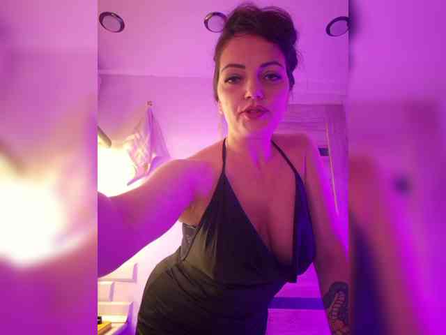 SelenaBlooms webcam