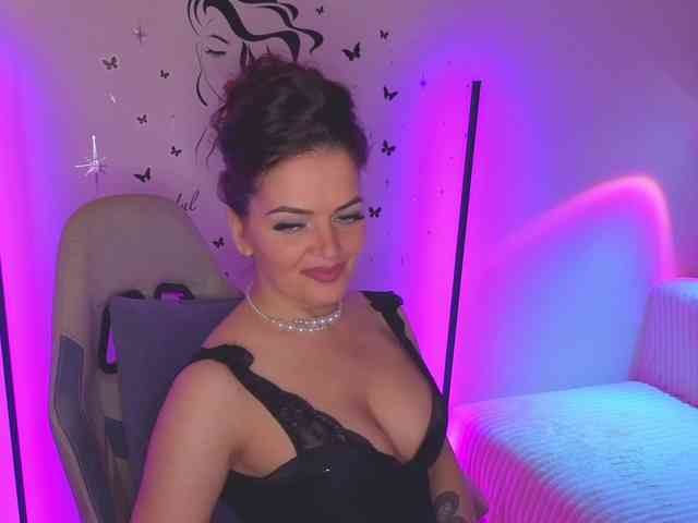 SelenaBlooms webcam