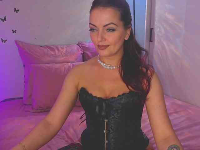 SelenaBlooms webcam