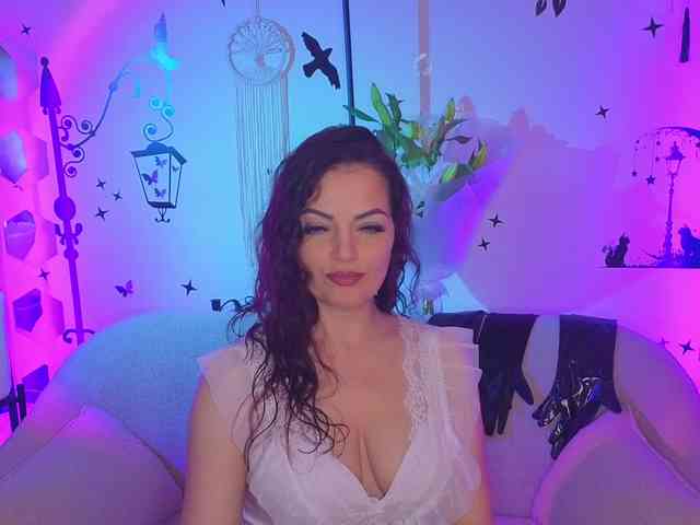 SelenaBlooms webcam