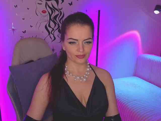 SelenaBlooms webcam