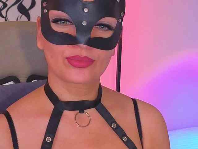 SelenaBlooms webcam