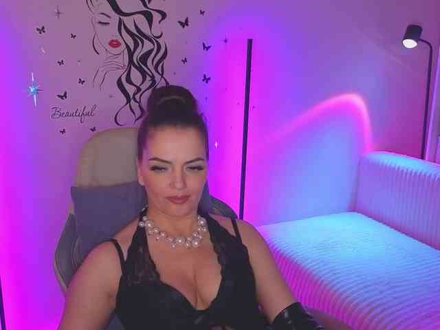 SelenaBlooms webcam