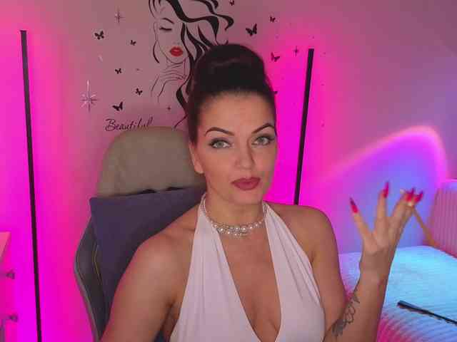 SelenaBlooms webcam